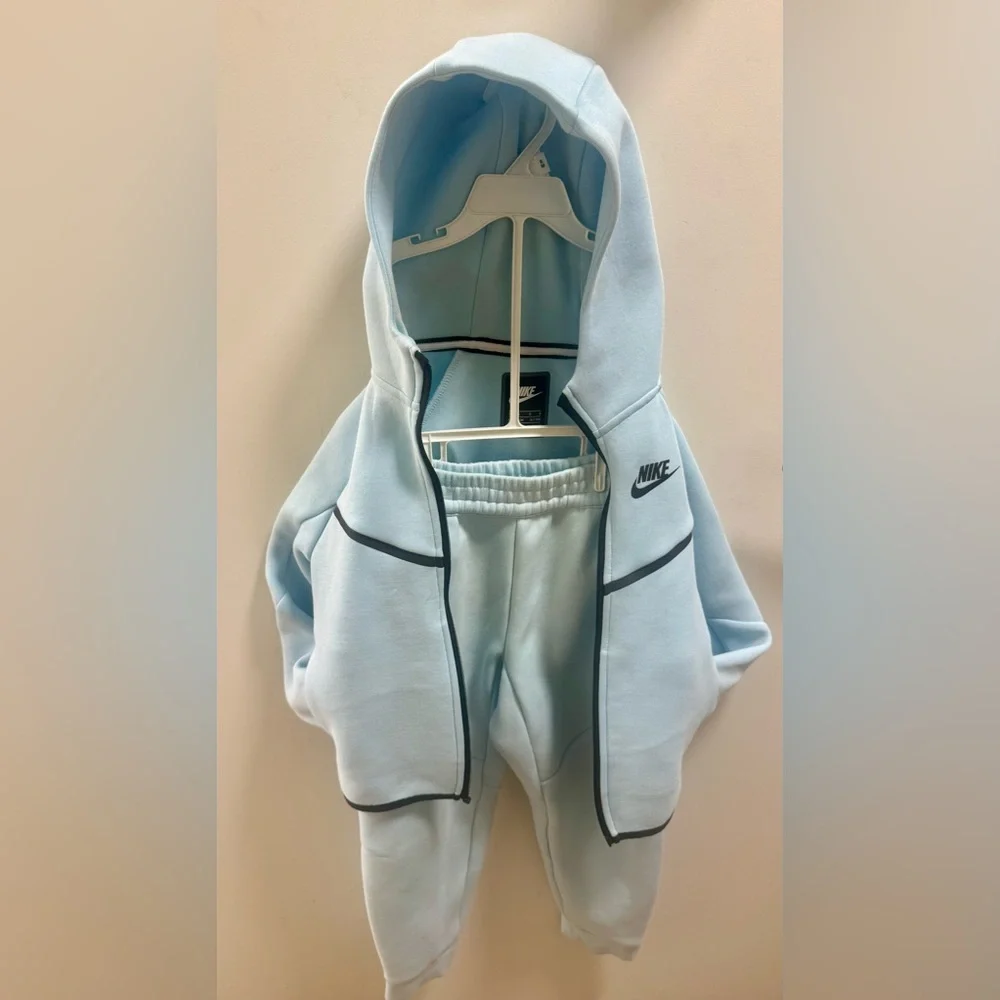 Boy Nike Tech Sweatsuit - Picture 1 of 5